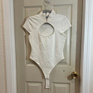Chic white Bodysuit with Keyhole Design
